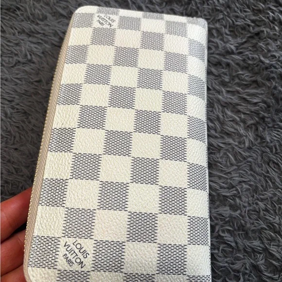 Louis Vuitton Damier Azur Zippy Wallet - Picture 4 of 9